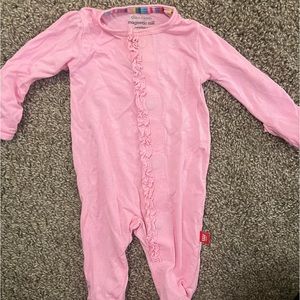 Magnetic Me ruffle footie